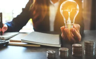 Training course - Treasury Essentials - hand holding lightbulb, showing they're learning about treasury