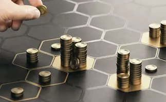 Training course - Cash Management Essentials - showing cash being placed strategically on a board